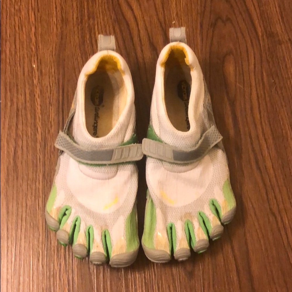 Vibram toe shoes
